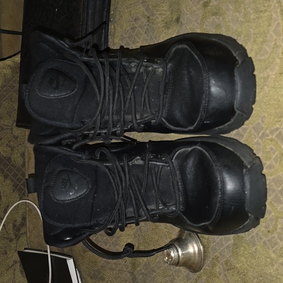 Nike youth boots size 6 youth all black great condition like brand new no smells - Picture 2 of 4